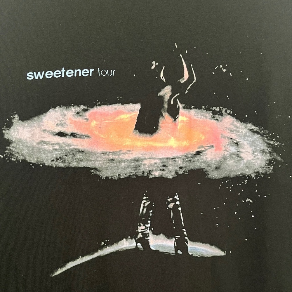 Ariana Grande Black 2019 Sweetener Tour graphic Tee Sz medium